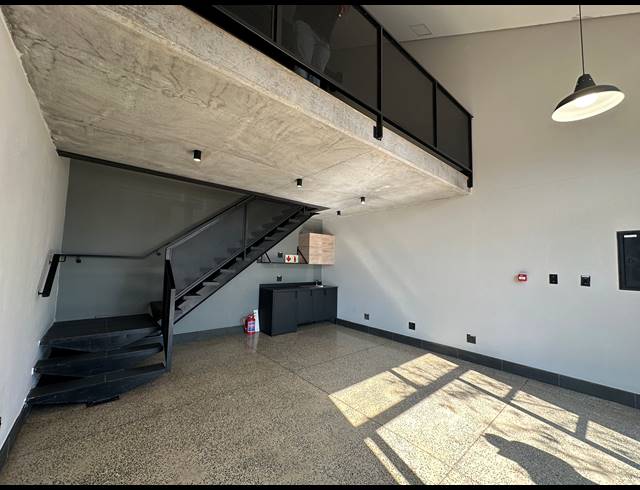 48M² OFFICE TO LET IN ROOIHUISKRAAL NORTH